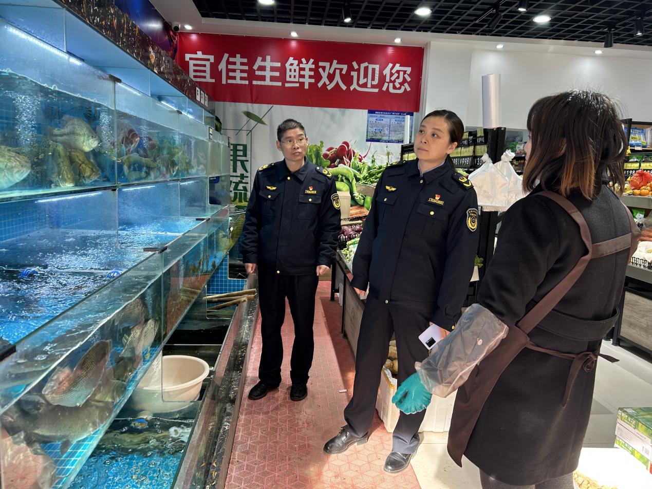 保康县局“以点带面”开展食用农产品销售质量安全检查